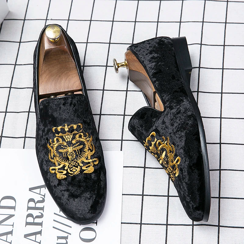 2022 Wedding Dress Shoes Casual Men Loafers New Big Size Lazy Peas shoes Embroidery Moccasins Shoes Suede Leather shoes Zapatos
