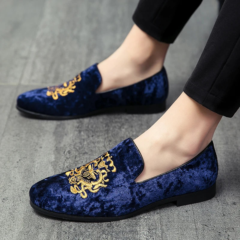 2022 Wedding Dress Shoes Casual Men Loafers New Big Size Lazy Peas shoes Embroidery Moccasins Shoes Suede Leather shoes Zapatos