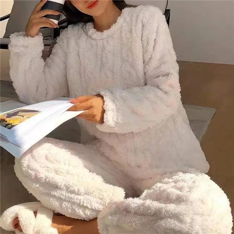 Women's pajamas set Winter coral velvet homewear Velvet thickened two-piece home suit Fluffy O-neck leisure pajamas